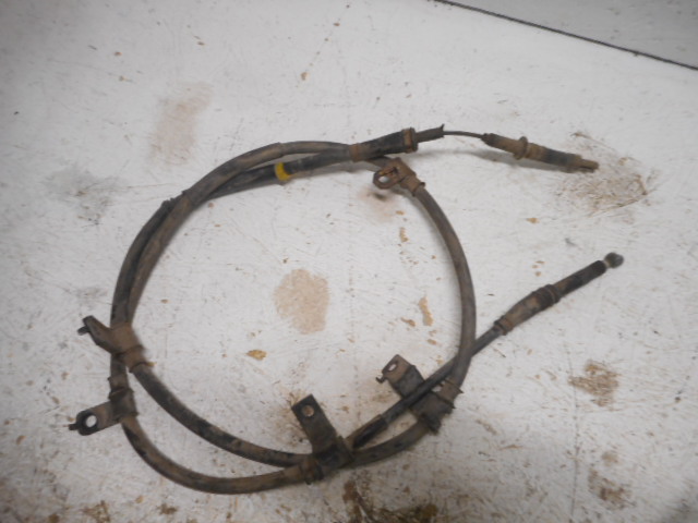 Трос стояночного тормоза правый