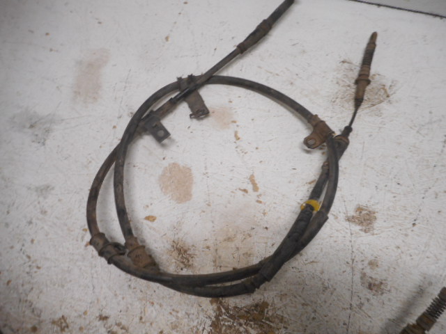 Трос стояночного тормоза правый