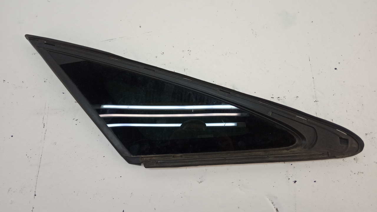 Стекло кузовное глухое левое