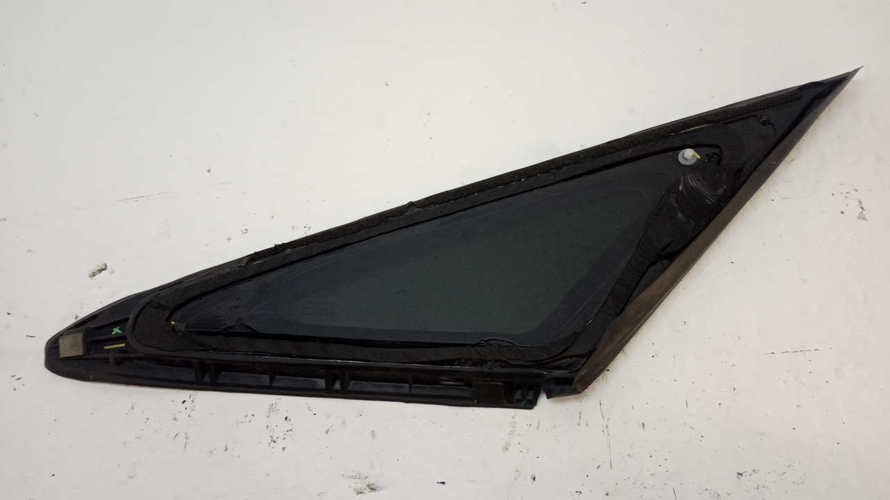 Стекло кузовное глухое левое