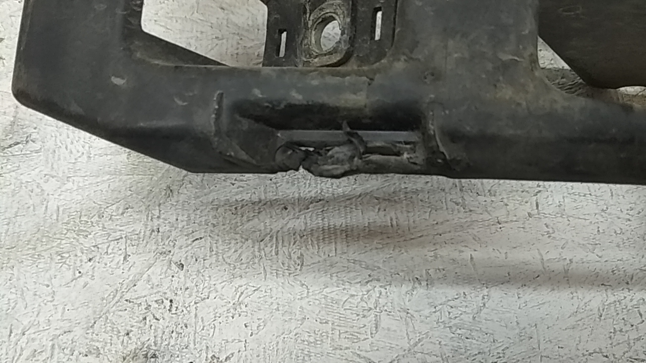 Кронштейн переднего бампера левый