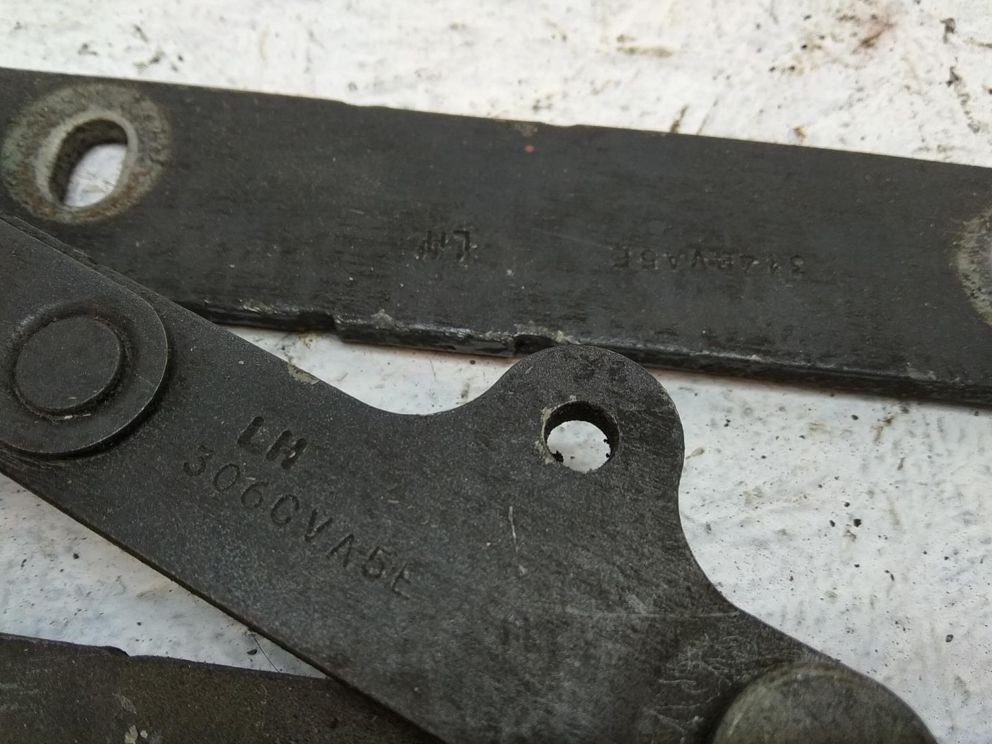 Петля капота левая