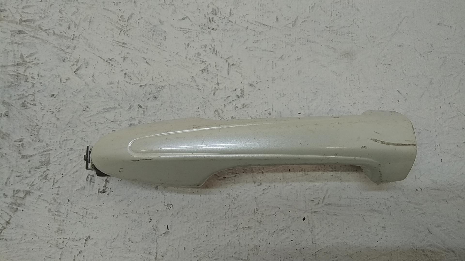 Ручка двери передней наружная левая