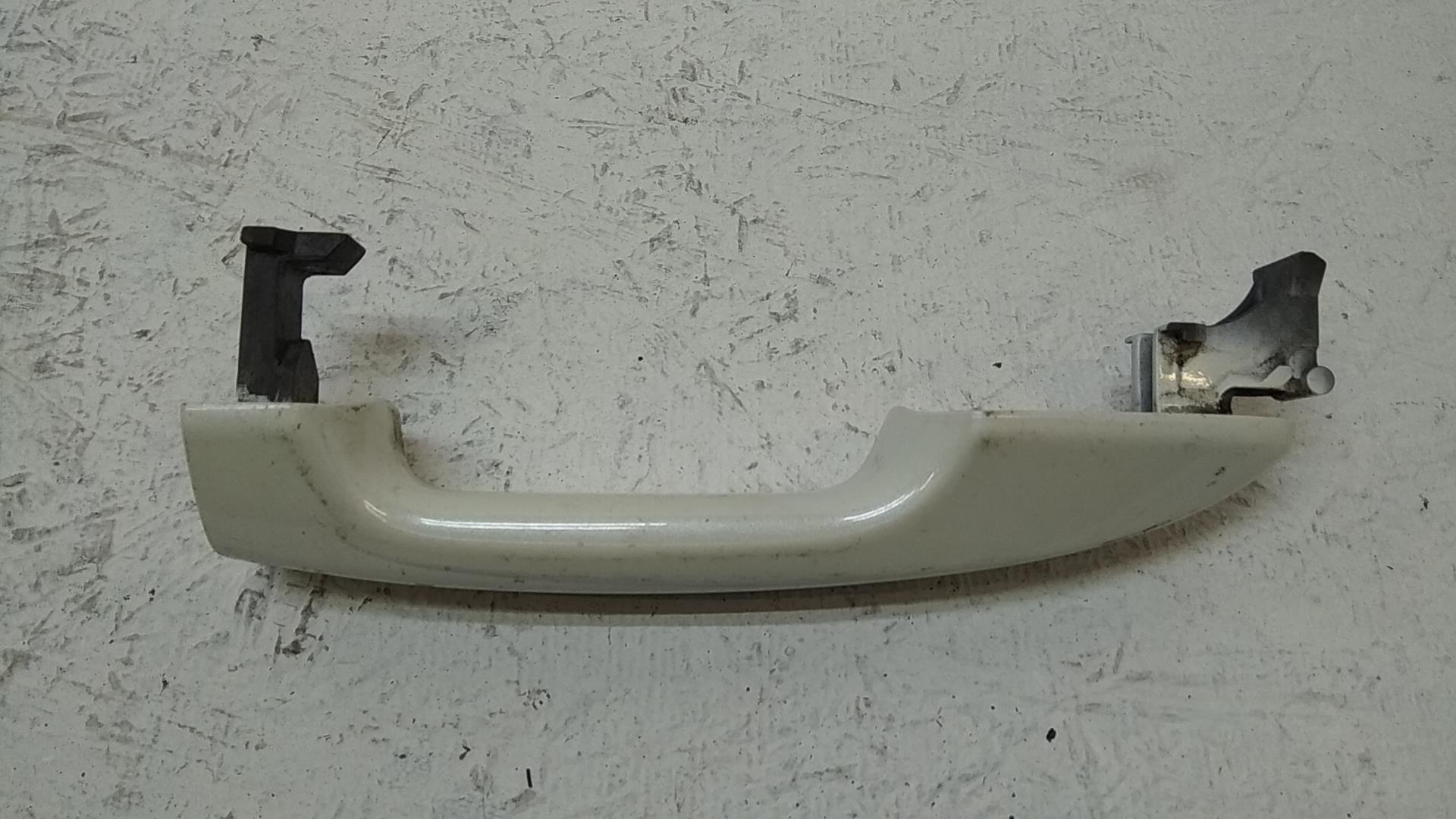 Ручка двери передней наружная левая