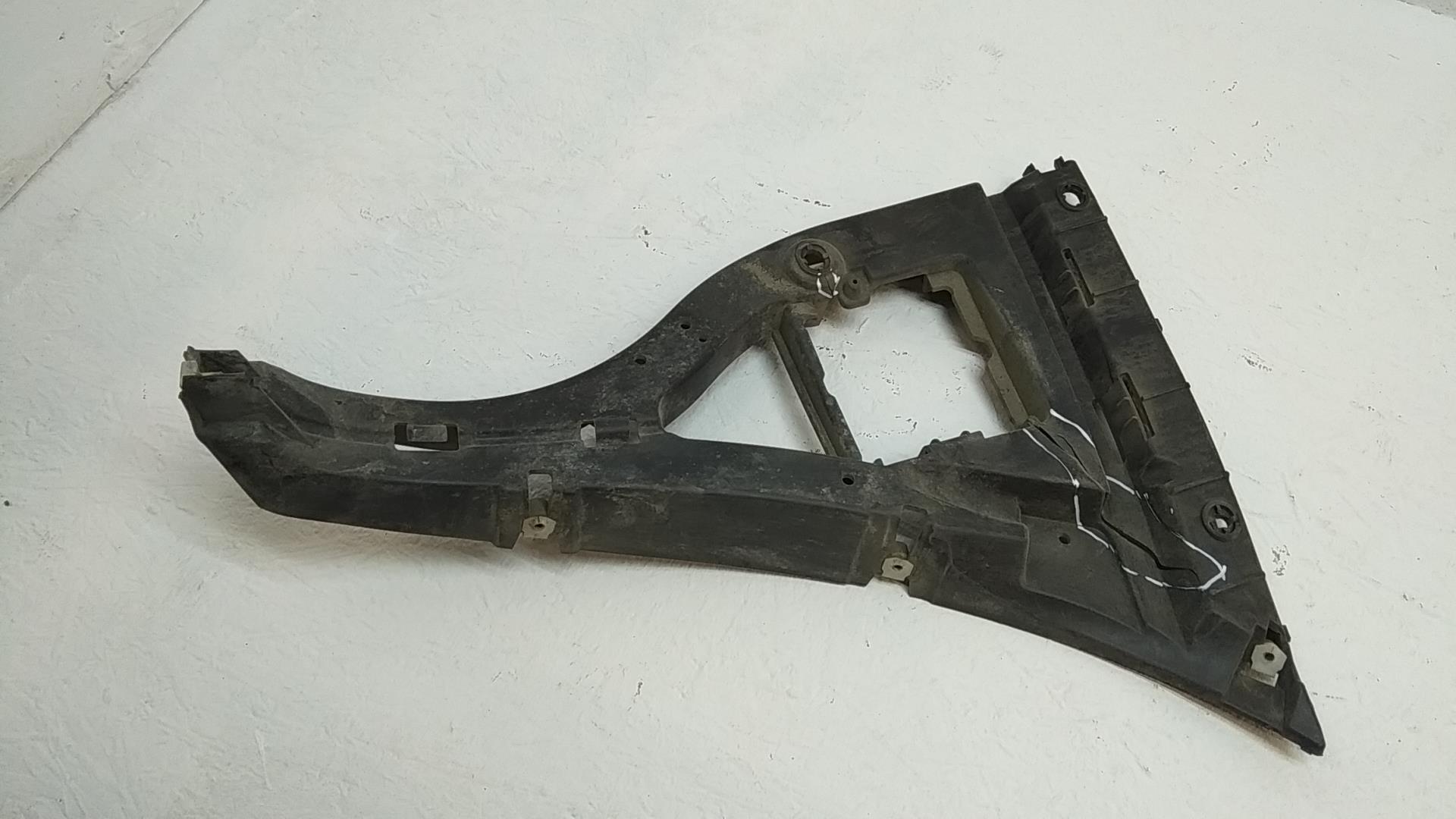 Кронштейн заднего бампера левый