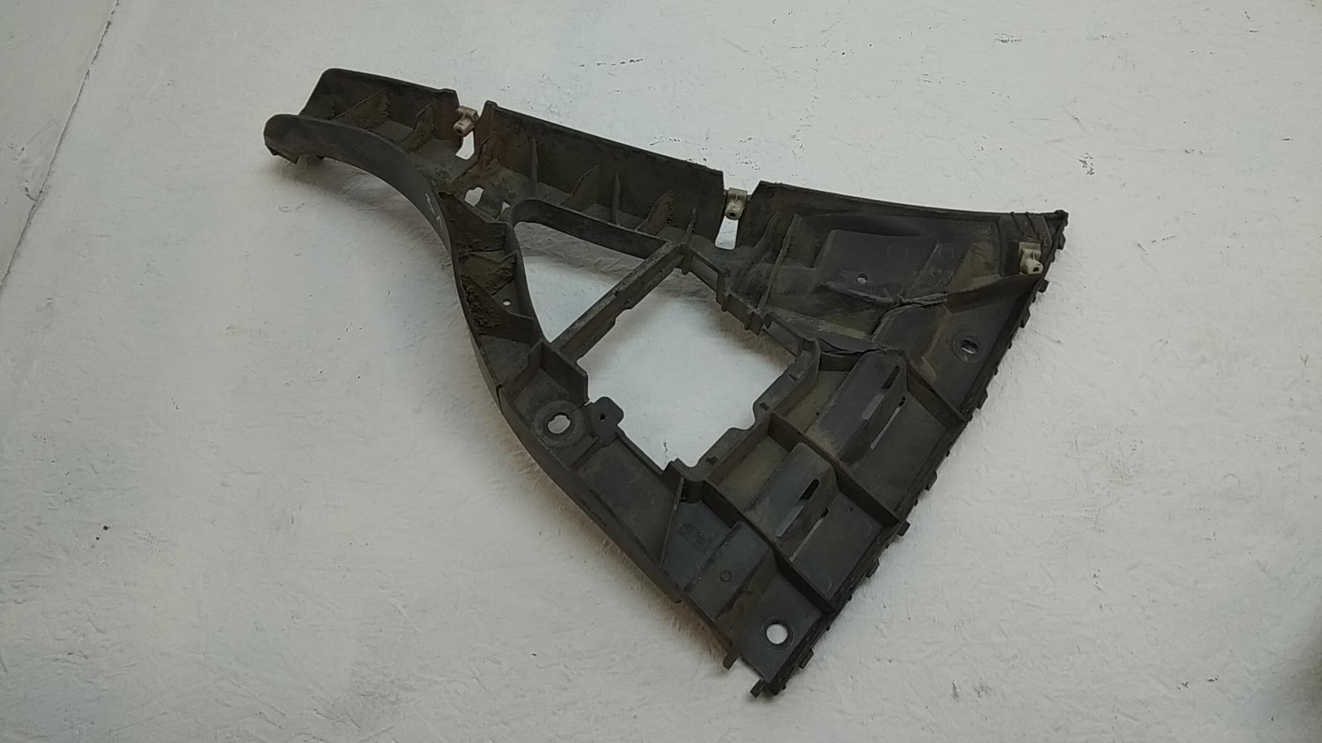 Кронштейн заднего бампера левый