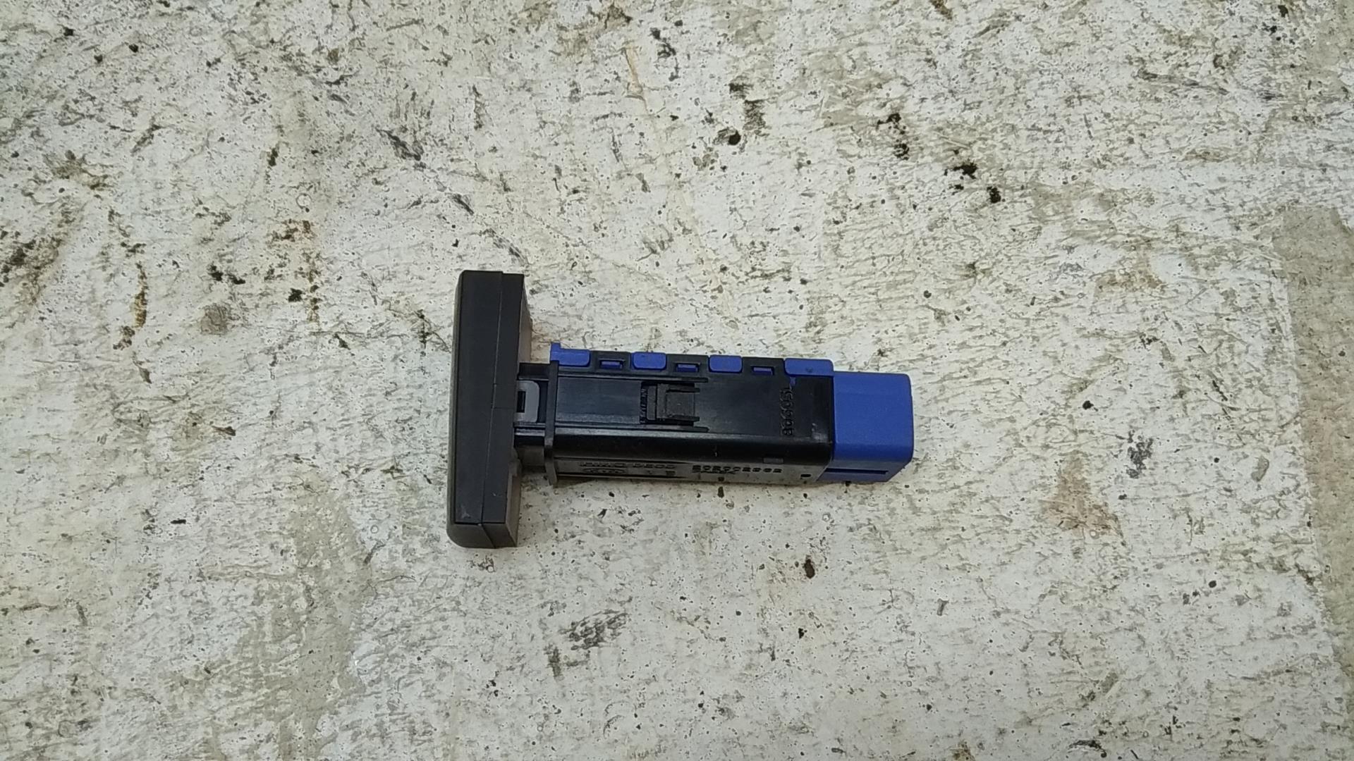 Кнопка обогрева переднего стекла