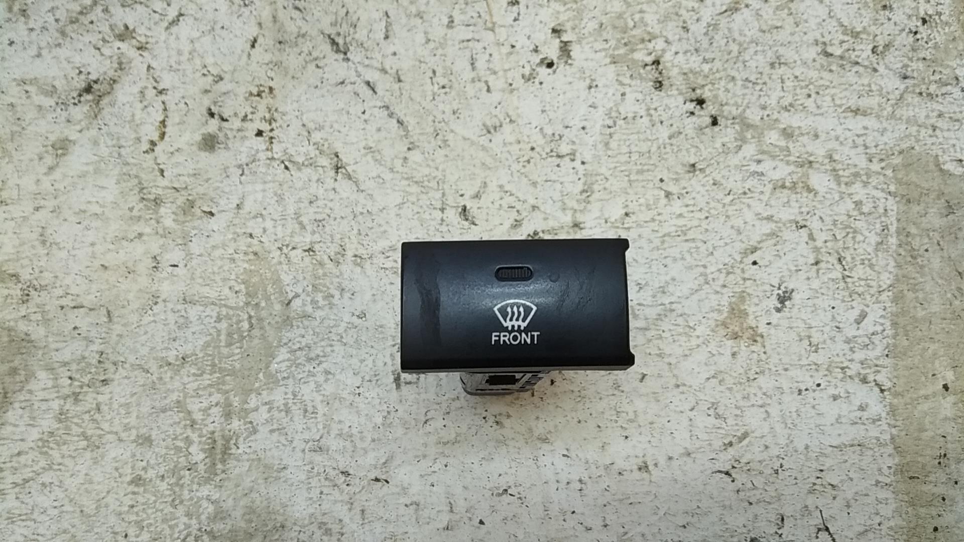 Кнопка обогрева переднего стекла