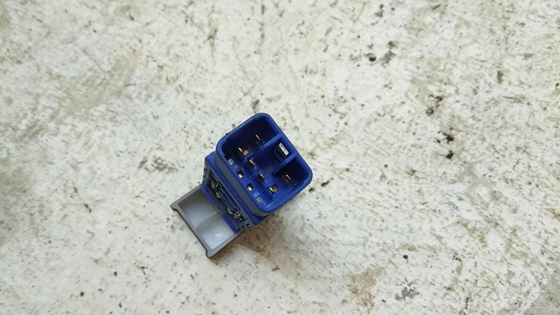 Кнопка обогрева переднего стекла