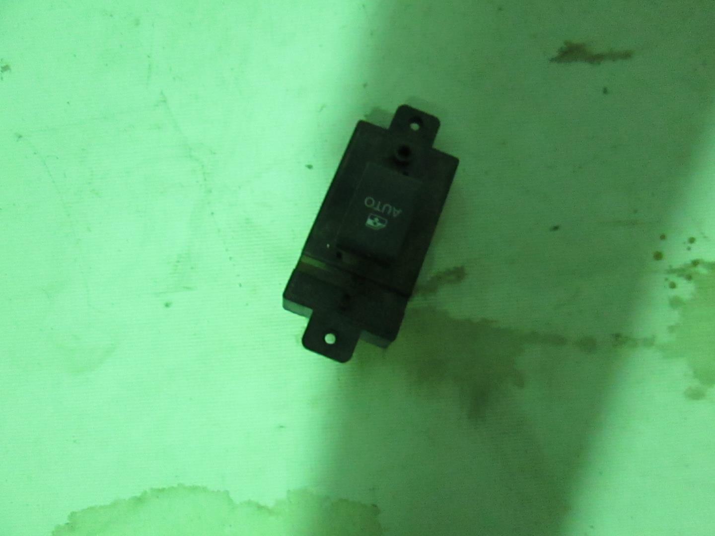 Кнопка стеклоподъемника