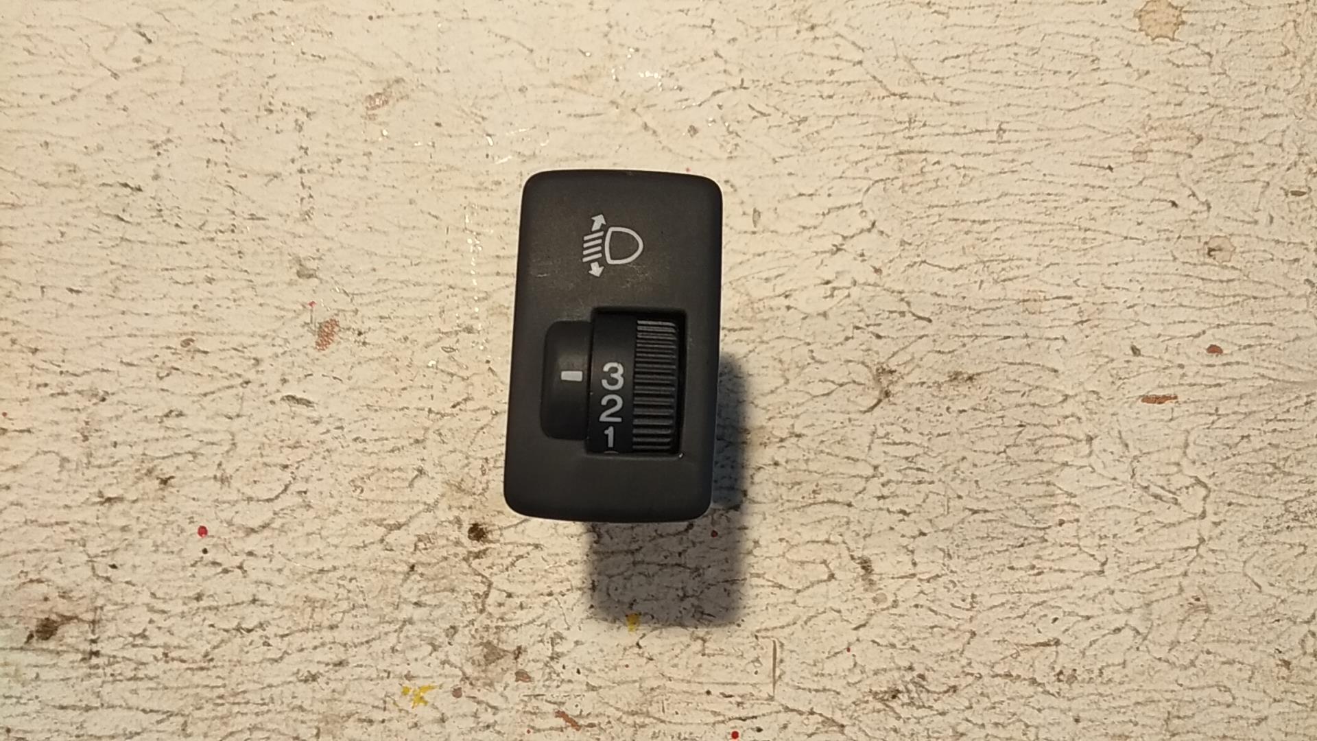 Кнопка корректора фар