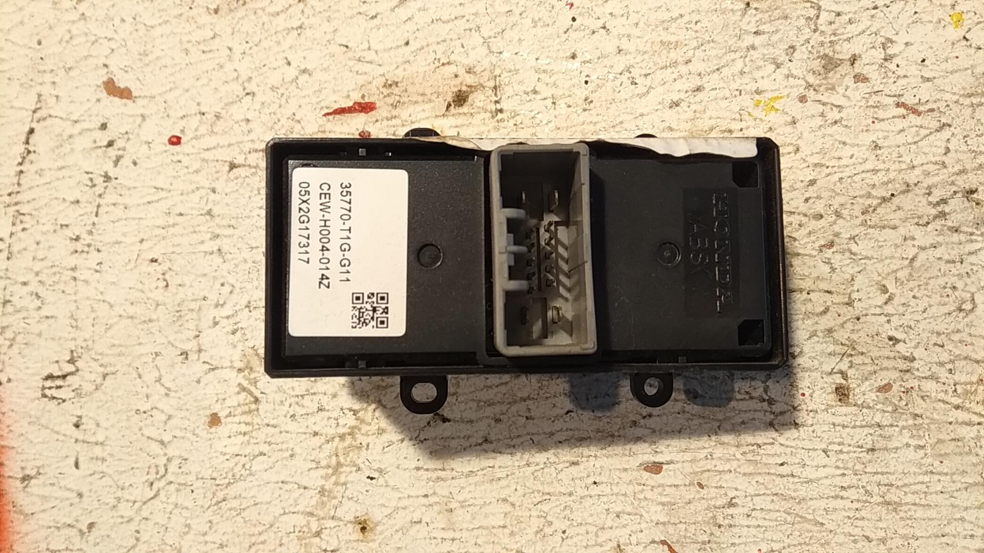 Кнопка стеклоподъемника