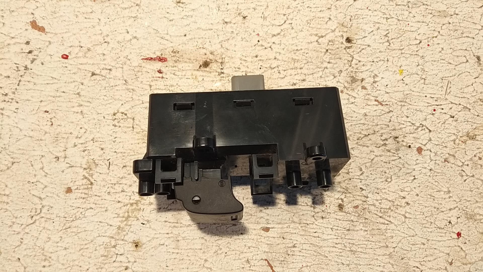 Кнопка стеклоподъемника