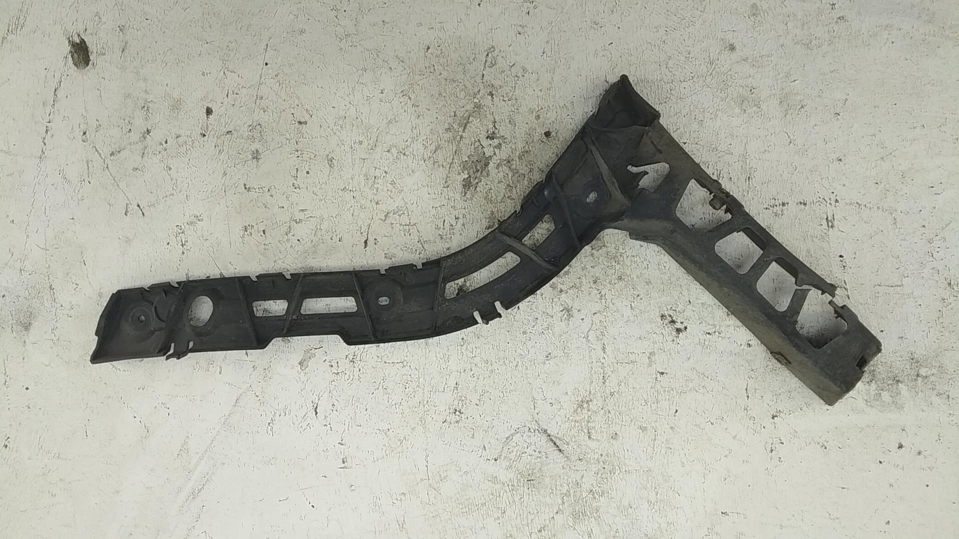 Кронштейн заднего бампера правый