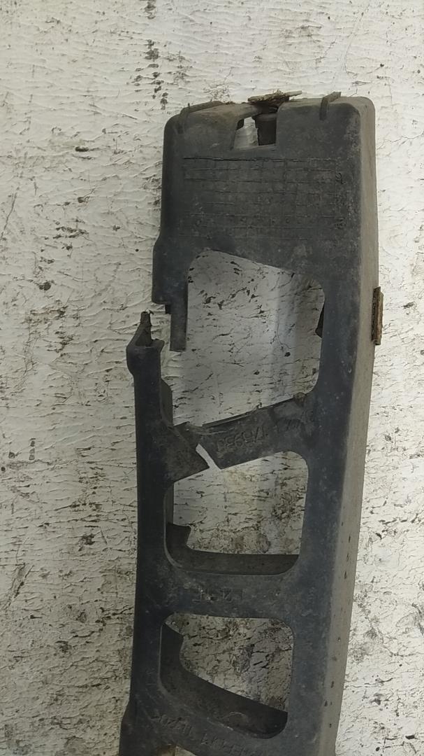 Кронштейн заднего бампера правый