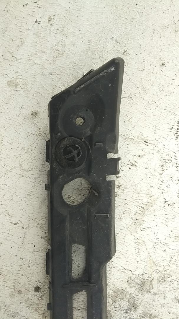 Кронштейн заднего бампера правый