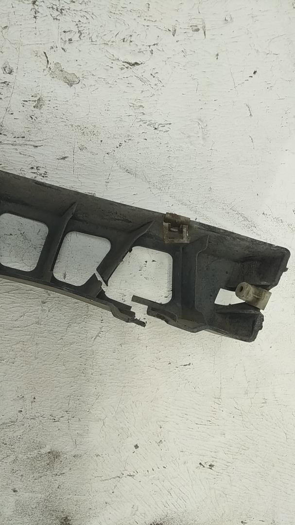Кронштейн заднего бампера правый