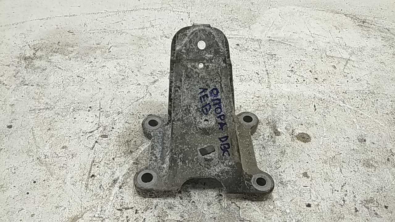 Кронштейн опоры двигателя