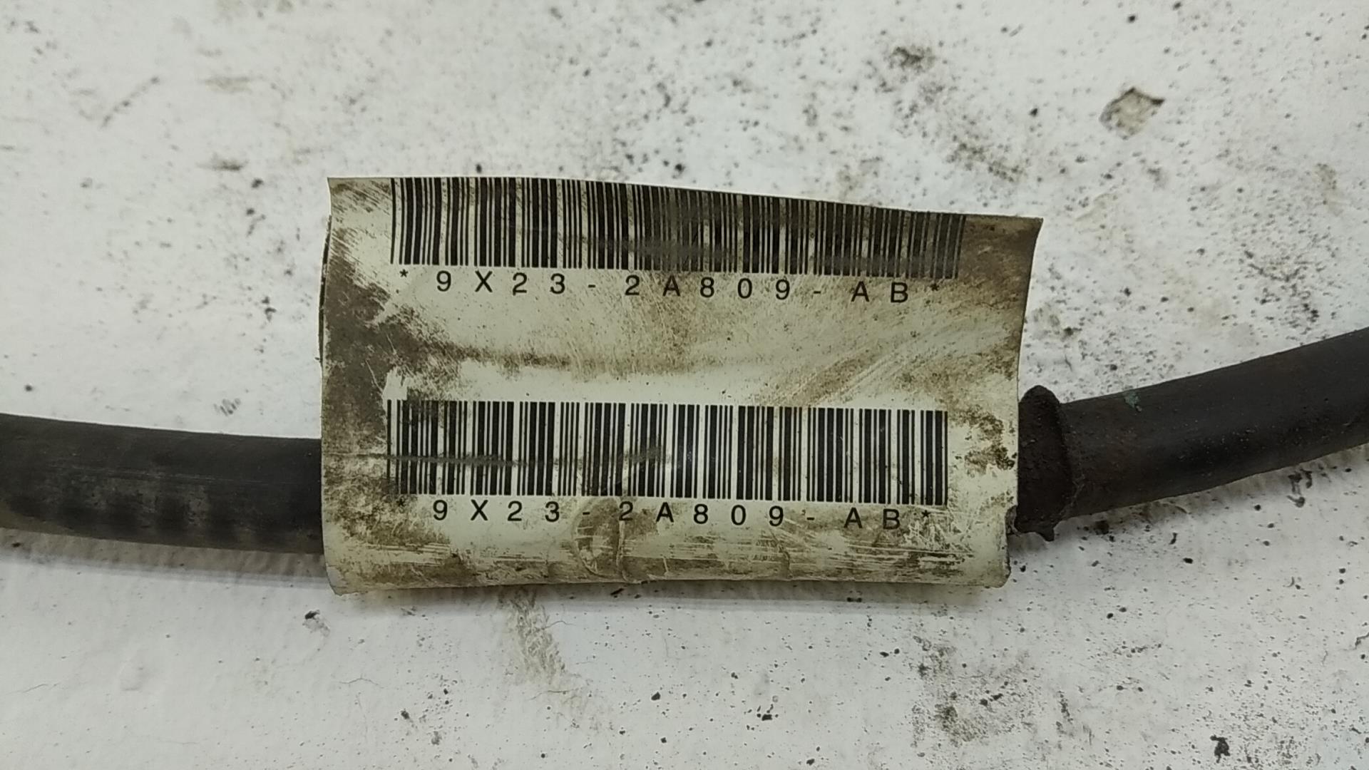 Трос стояночного тормоза левый