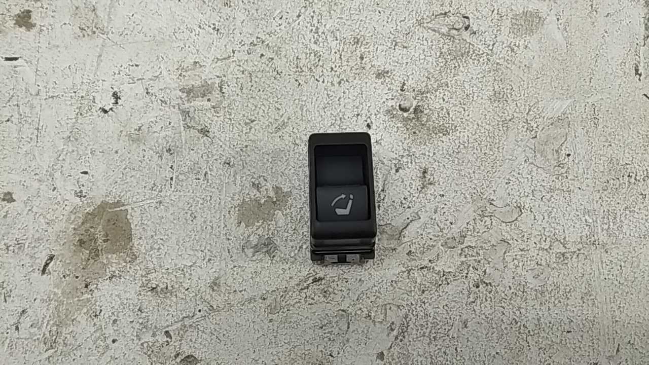 Кнопка регулировки сидения