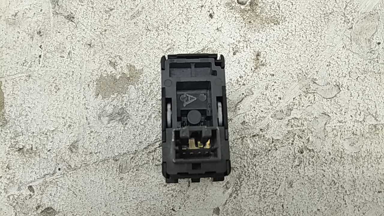 Кнопка регулировки сидения