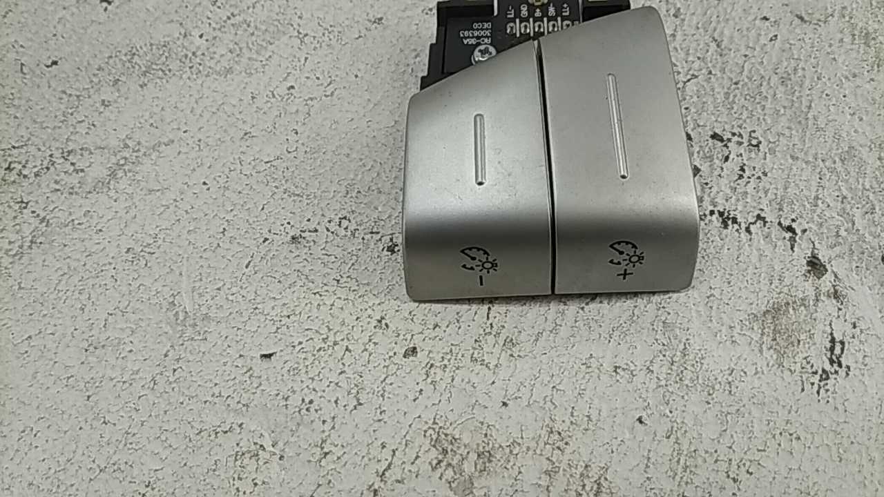 Кнопка освещения панели приборов