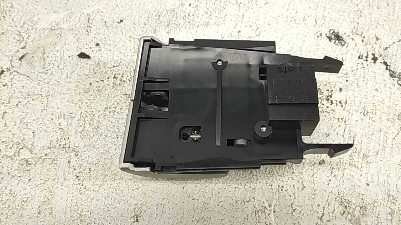 Кнопка освещения панели приборов