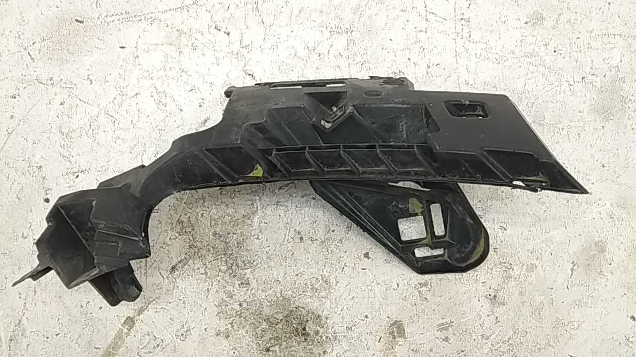 Кронштейн переднего бампера правый