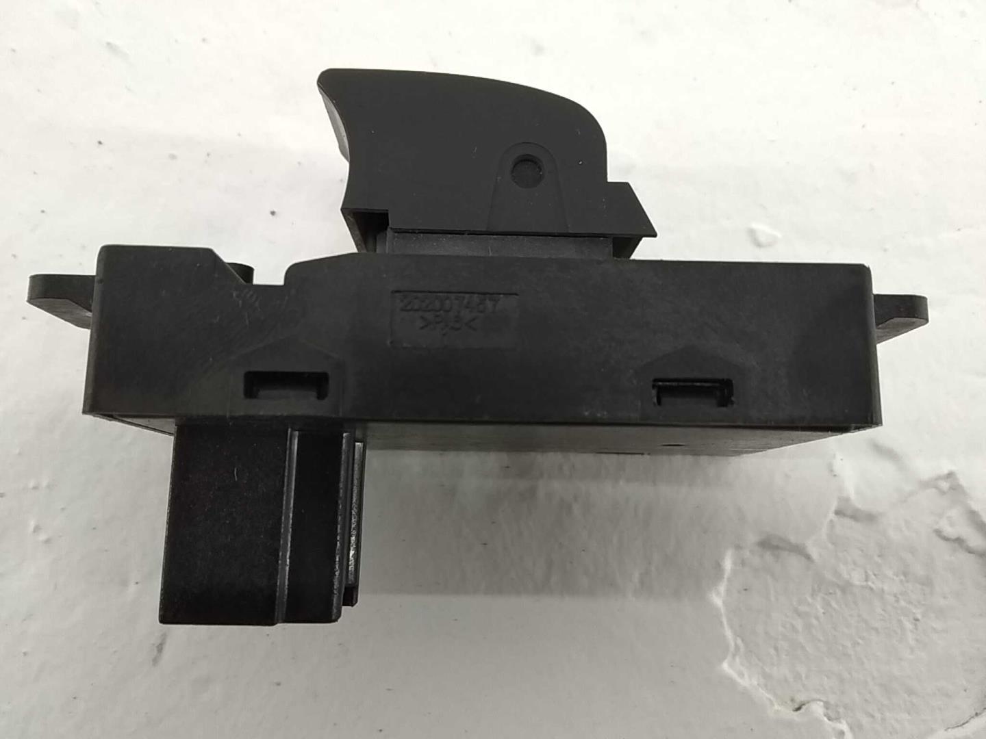 Кнопка стеклоподъемника